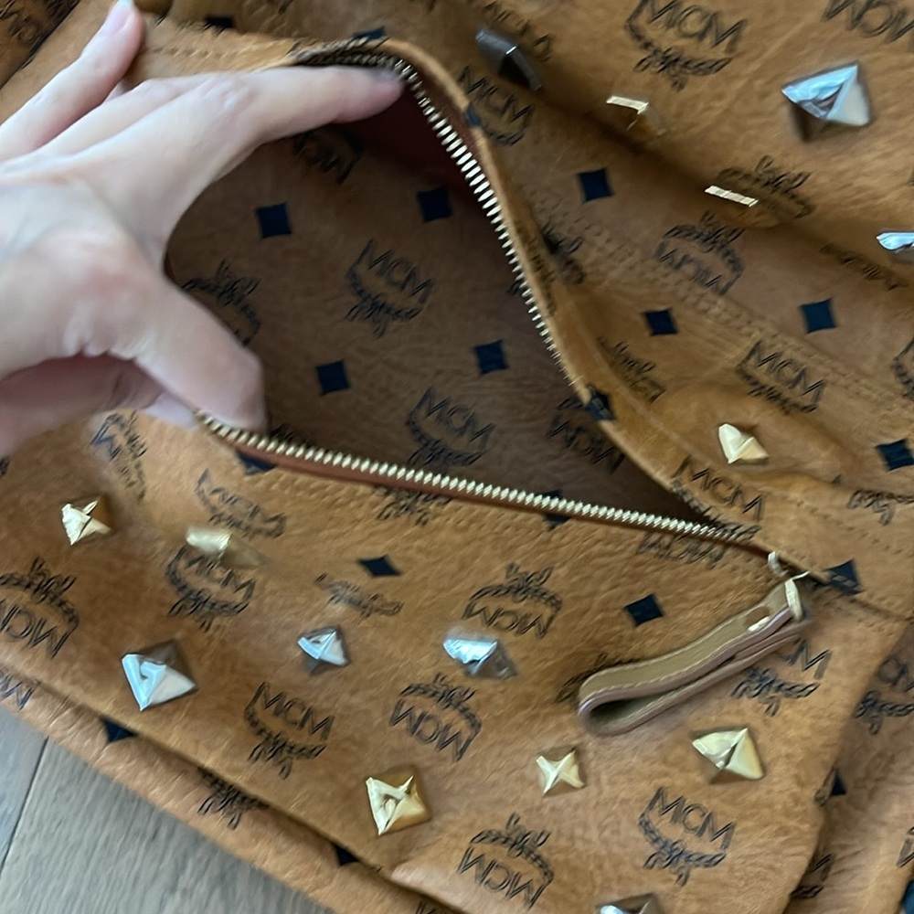 MCM studded visetos backpack - Picture 8 of 10